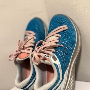 Karhu Women's Blue and Pink Athletic Shoes